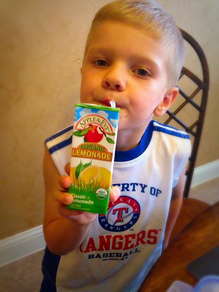 nemithj's tweet photo. The best lemonade for my Texas Ranger. #AppleandEve, #texasrangers, #organicjuice, #CartonSmart http://t.co/kKS8nVymKP