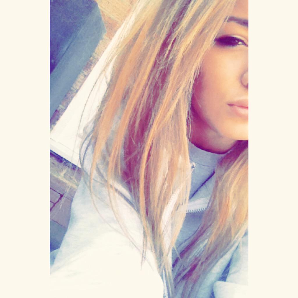 gracxwhitx's tweet photo. 🌸🌸 add my sc - graceewhitee14 http://t.co/YYG02AznL5