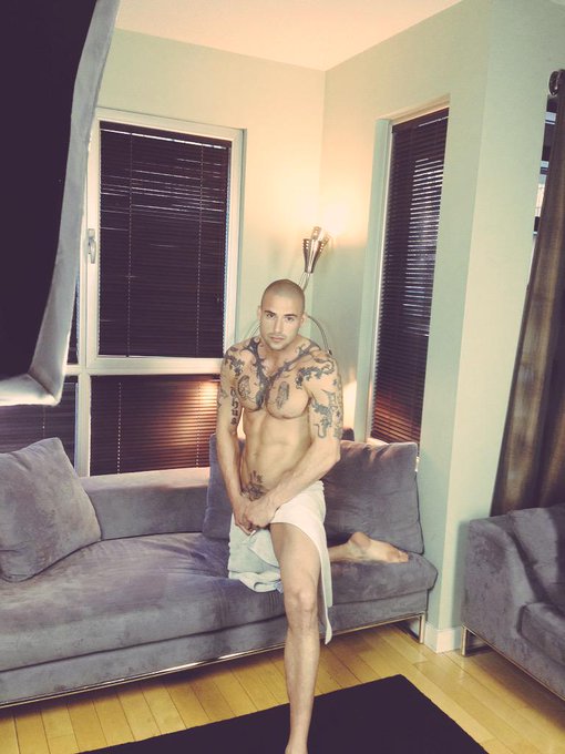On the set with Derek Thibeau @markolebeau #GAYPORN #GayBlowJobs #menofmontreal http://t.co/bKKXBYvj