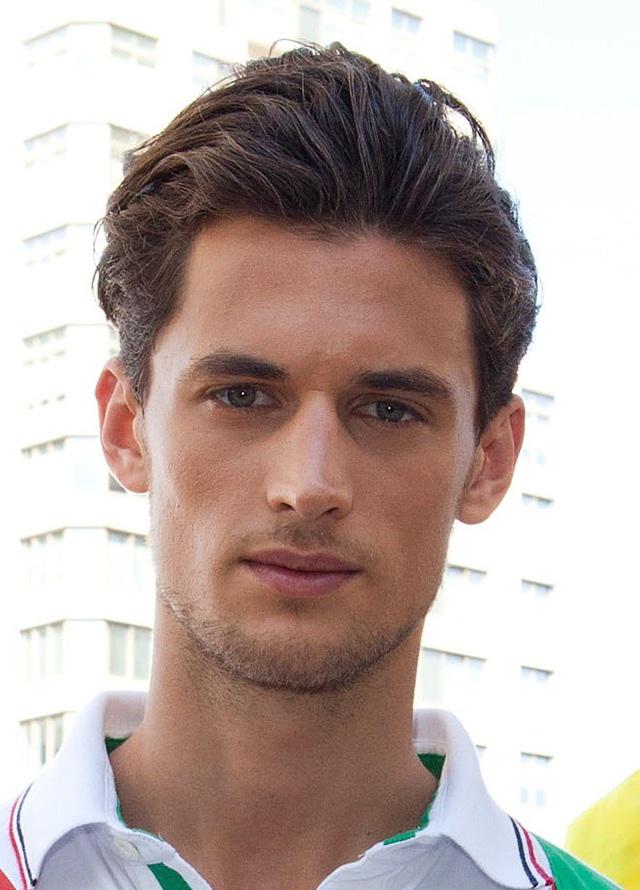 NGHDarkHair's tweet photo. #menwithdarkhair http://t.co/cVij93Ksa5