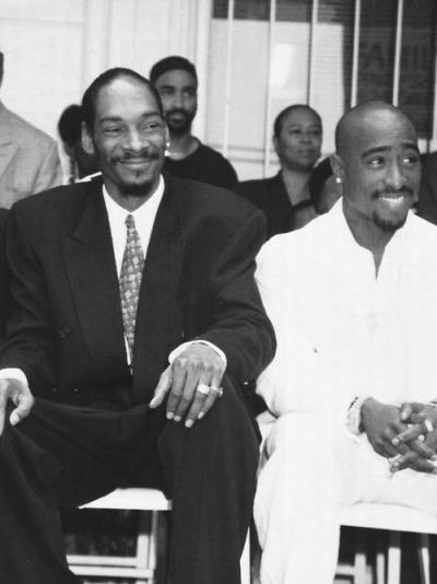 BuddeyHollow's tweet photo. @2pac & @SnoopDogg 1996 #Homeboys #RapsFinest http://t.co/vqO0AtGaBD