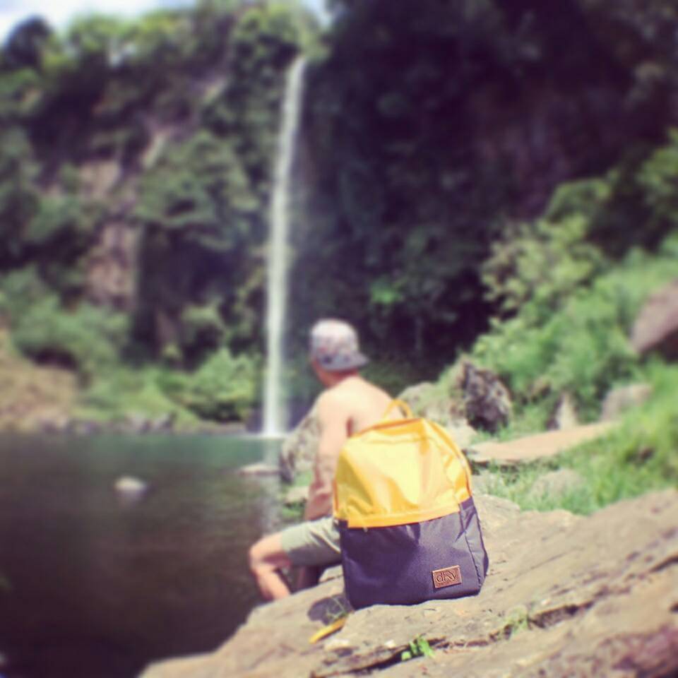 ▶ Yellow &amp; black BACKPACK ◀

dRyshirt.me