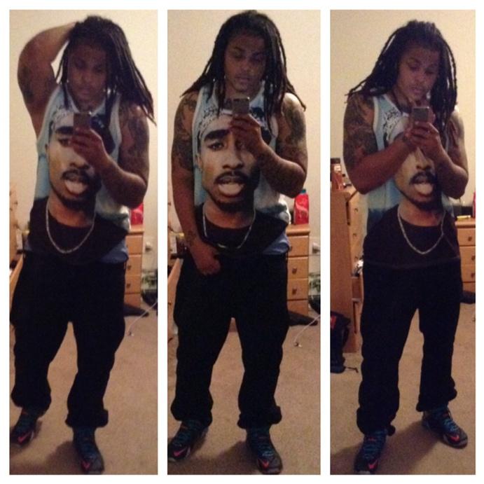 DatDamn_Scorpio's tweet photo. 2pac back! http://t.co/AiCB15AXD8