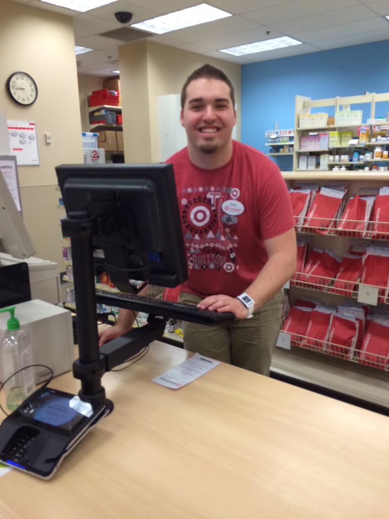 Lia_Fontanazza's tweet photo. TM Kyler just made our guest feel right at home here at Andover Pharmacy! #guestobsessed @KatusaLee @kylert396 http://t.co/FrtmsGbOoC