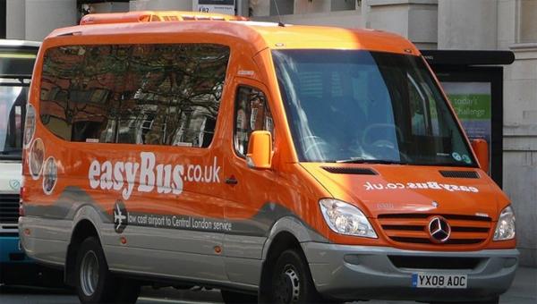 franceinter's tweet image. #EasyBus || Après l&apos;avion, la navette low cost bit.ly/navettelowcost #lowcost #pratique