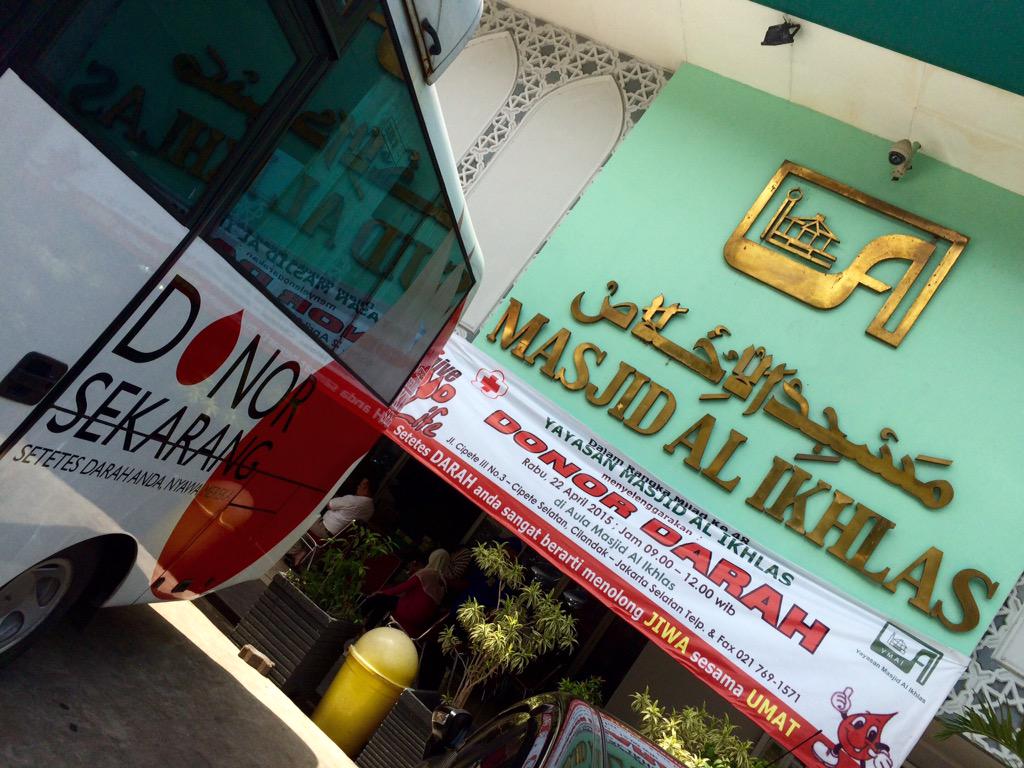 MBClubINA's tweet photo. Bagi rekan2 yg kebetulan ada di sekitar Masjid Al-IKhlas jl. Cipete Raya Jaksel, yuk DonDar yuk.. @palangmerah http://t.co/DPwSljkgmr