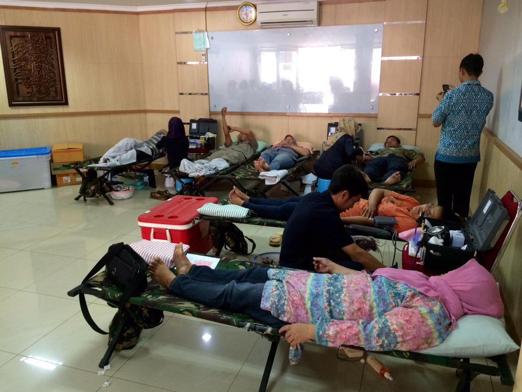 Bagi rekan2 yg kebetulan ada di sekitar Masjid Al-IKhlas jl. Cipete Raya Jaksel, yuk DonDar yuk.. <a href="/palangmerah/">Indonesian Red Cross</a>