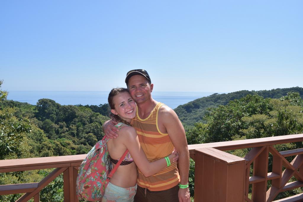 abby_curtis002's tweet image. just bc my dad is my best buddy and I love him lots