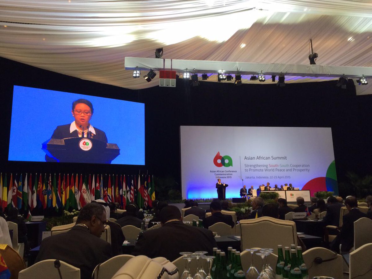 Kemlu_RI's tweet photo. Indonesian FM reported the result of the Asian African Ministerial Meeting to the Leaders. #KAA2015 #Menlu http://t.co/Cp3bs3Bhsb