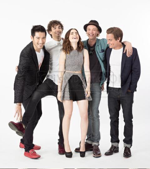 WheereverYouAre's tweet photo. Voy a extraรฑar tanto a este cast ๐๐๐ #lilycollinsisclary #JamieIsJace #RobertForSimon #GodfreyForMagnus #KevinForAlec http://t.co/Z9YTzrKio2