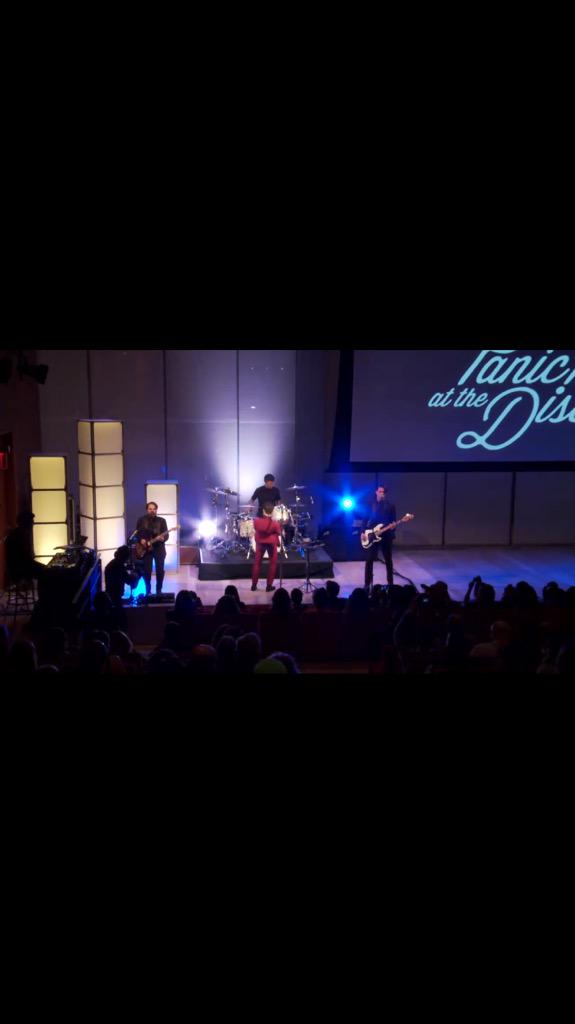 bandwhoreee's tweet photo. Panic.! Performing "Ms. Jackson" and  "hallelujah" for the first time Last night on the shorty awards http://t.co/4mqBevlgnY