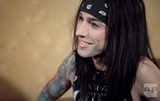 Happy birthday to my favorite drummer EVER!!!(Christian Coma) (((Good birthday vibes)))           