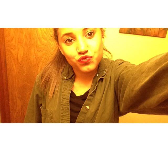 MichaelaBrooke_'s tweet photo. heres a selfie for this acct😕 http://t.co/9LUlm5S17O