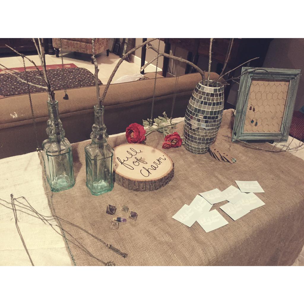 Full_of_Charm8's tweet photo. The jewelry show is starting now! Stop by the Chi O house and check it out! http://t.co/m8hw2TXBMI