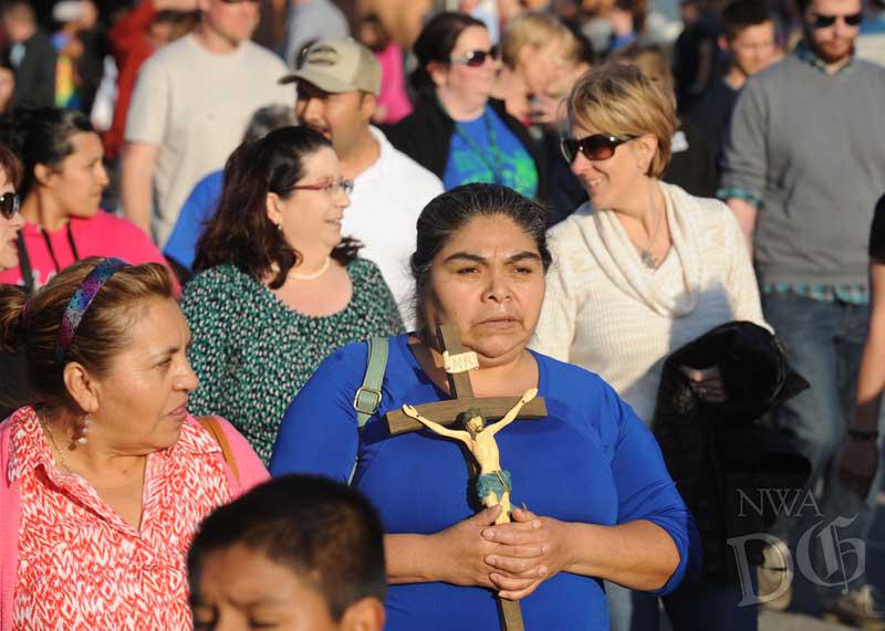 NWADemGazPhotos's tweet photo. Photos: #Awalkforpeace after two recent fatal shootings in #Springdale @Team_springdale http://t.co/wC4t3N9j9N http://t.co/ZKowea6v8v
