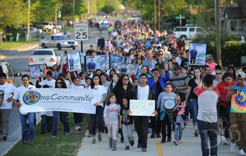 NWADemGazPhotos's tweet photo. Photos: #Awalkforpeace after two recent fatal shootings in #Springdale @Team_springdale http://t.co/wC4t3N9j9N http://t.co/ZKowea6v8v