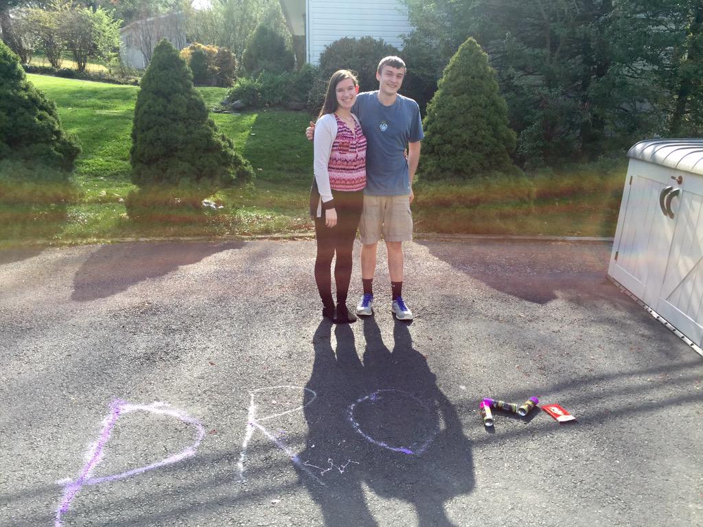 v_sweeney112's tweet photo. Posting this late in the day, but prom!!! 👫😊 http://t.co/vxbqXZhG7z
