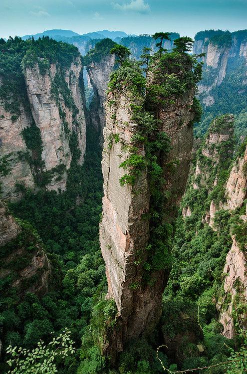 amazingviews0's tweet photo. Split Pinnacle - Hunan, China http://t.co/BqkGPjwRdL