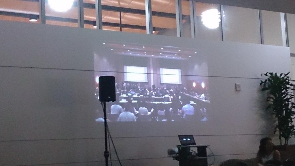 zdaisygirl's tweet image. Livestream outside #utdivest