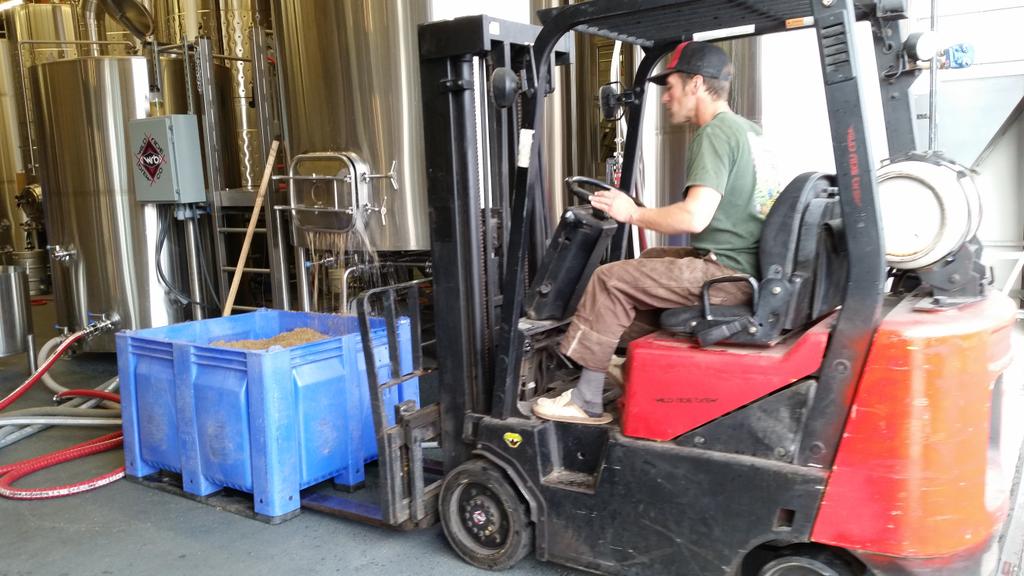 WildRideBrewing's tweet photo. Piggyback Ranch picking up spent grain today. #inRedmond #sustainability #hopperheadipa http://t.co/UXS4oLtHGT