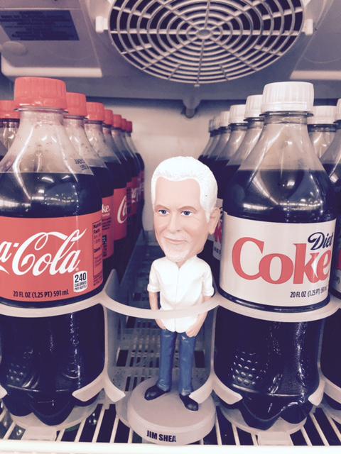 prezbobblehead's tweet photo. I am always struggling between Diet and Regular #cokelife #watchfigure #tightspaces http://t.co/RAMYZiqSyS