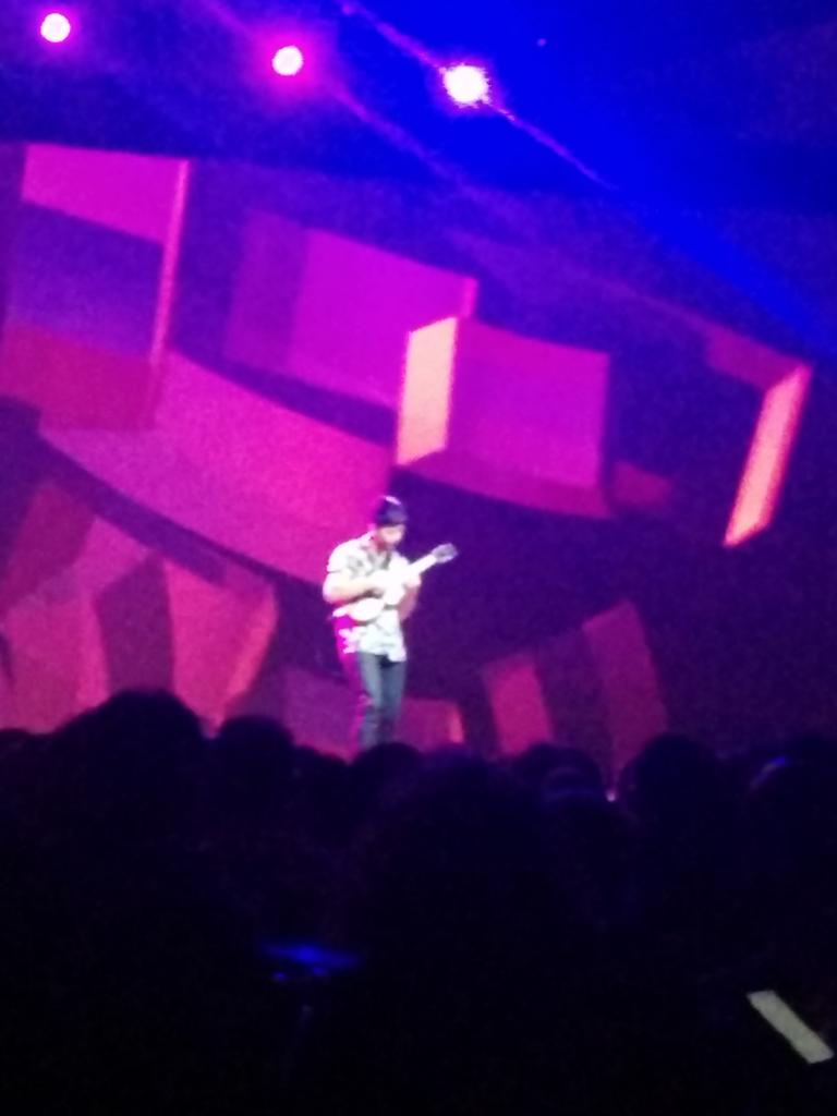 ijszabo: #MagentoImagine the ukelele guy rocks! http://t.co/dLSR8pcaMX