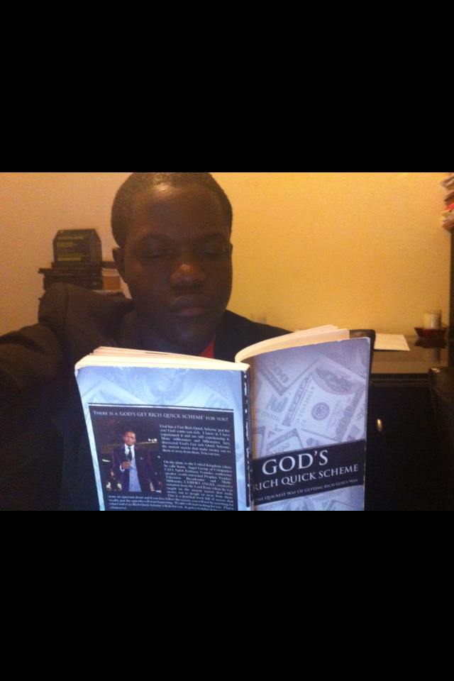 StenleyKing's tweet photo. Late night conversations with my father @UebertAngel through one of his greatest books. #SeedItTillYouMakeIt http://t.co/mUvCCkyDqZ