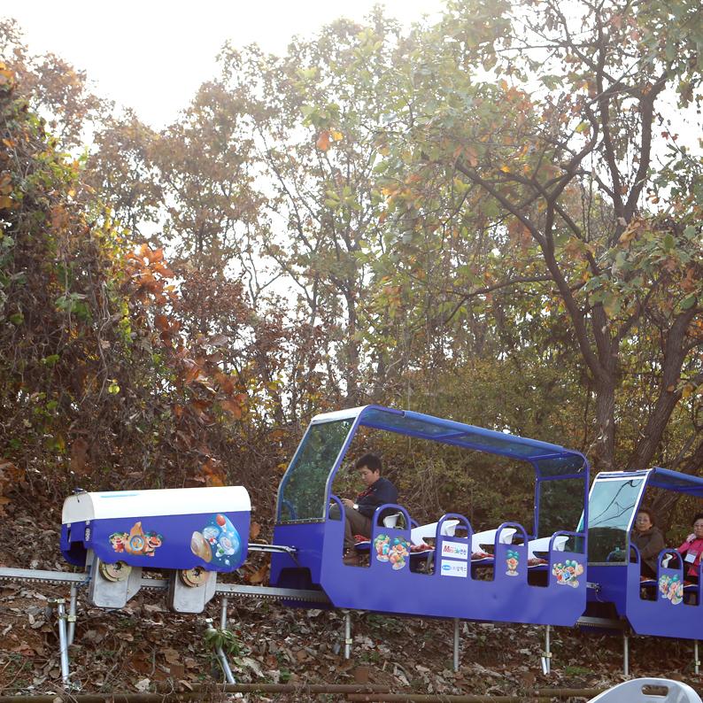 연천 구석기 축제에서만 만나볼 수 있는 이 열차!
구석기 시대로 떠나는 이열차에 탑승하고 싶으신 분들~
5/1~5/5 연천으로 오세요~^^