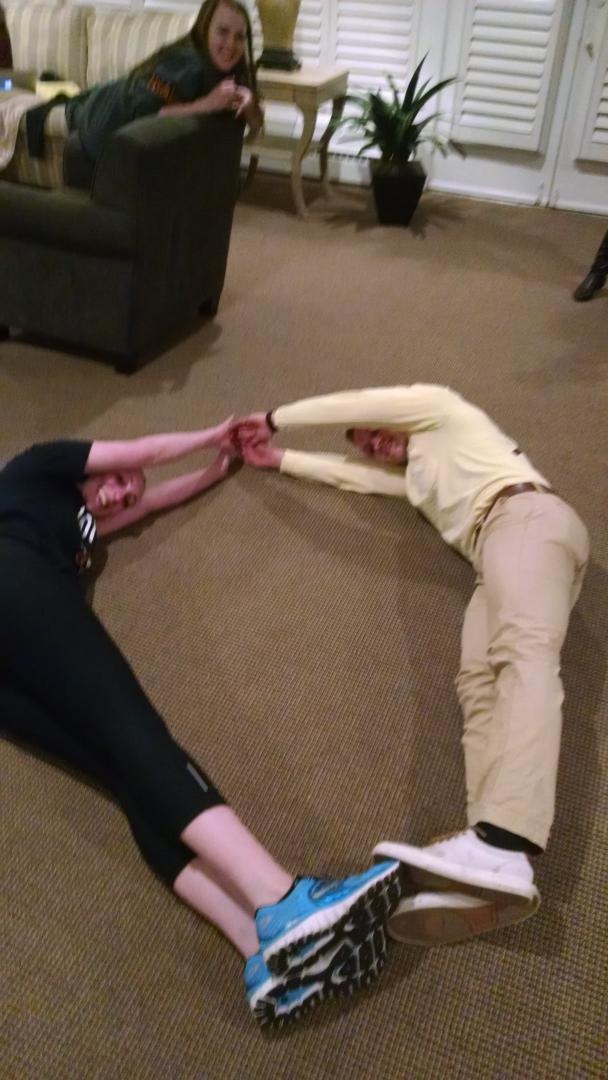 kaylynnpfister1's tweet photo. Nothing like a little floor kite with the coach @MinnesotaPikes #ThetaFFC #nextgenhousing http://t.co/DE8sQhOZqY
