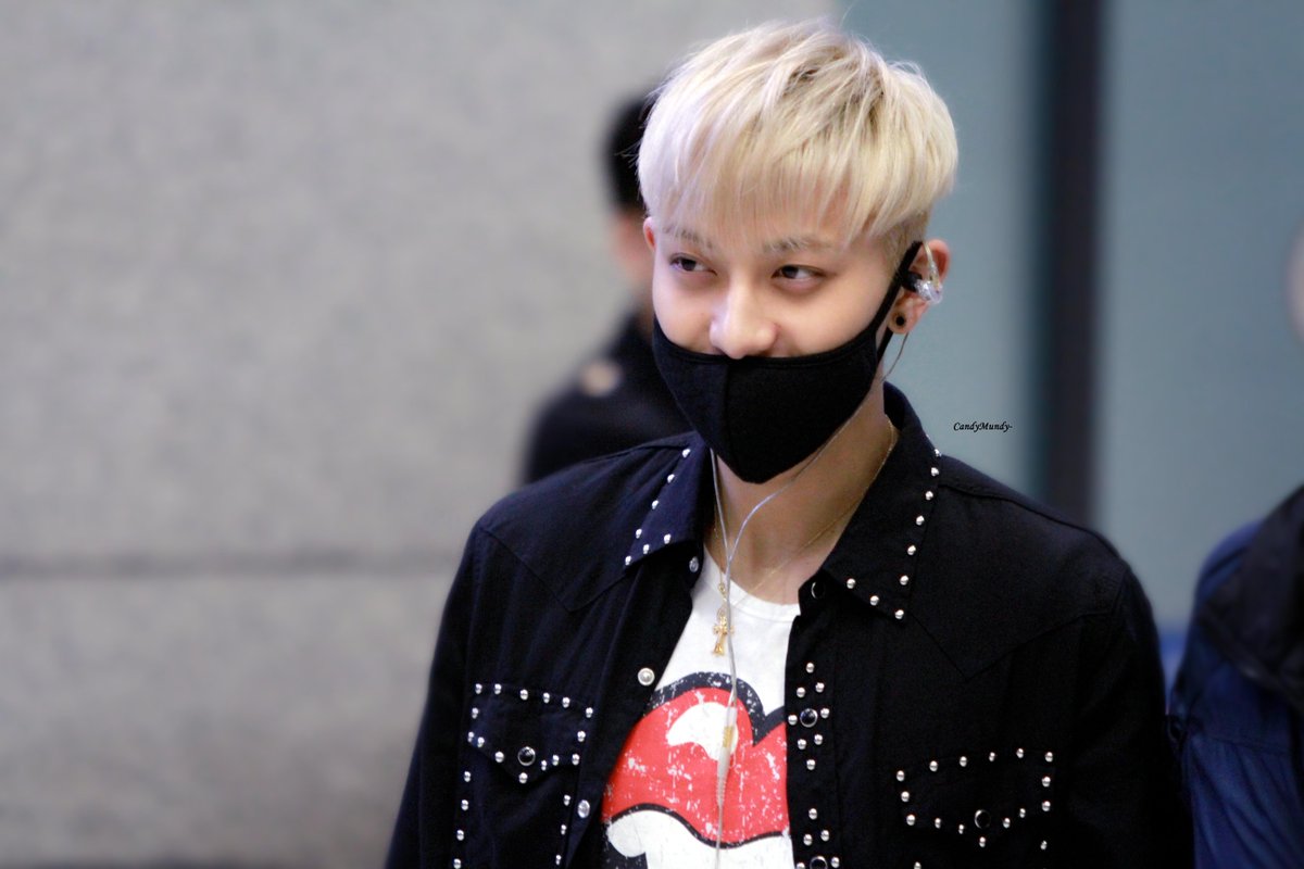 Mundy6894's tweet photo. 150322 ICN arrived  1 month T T I want to see u http://t.co/nK6UochtYW