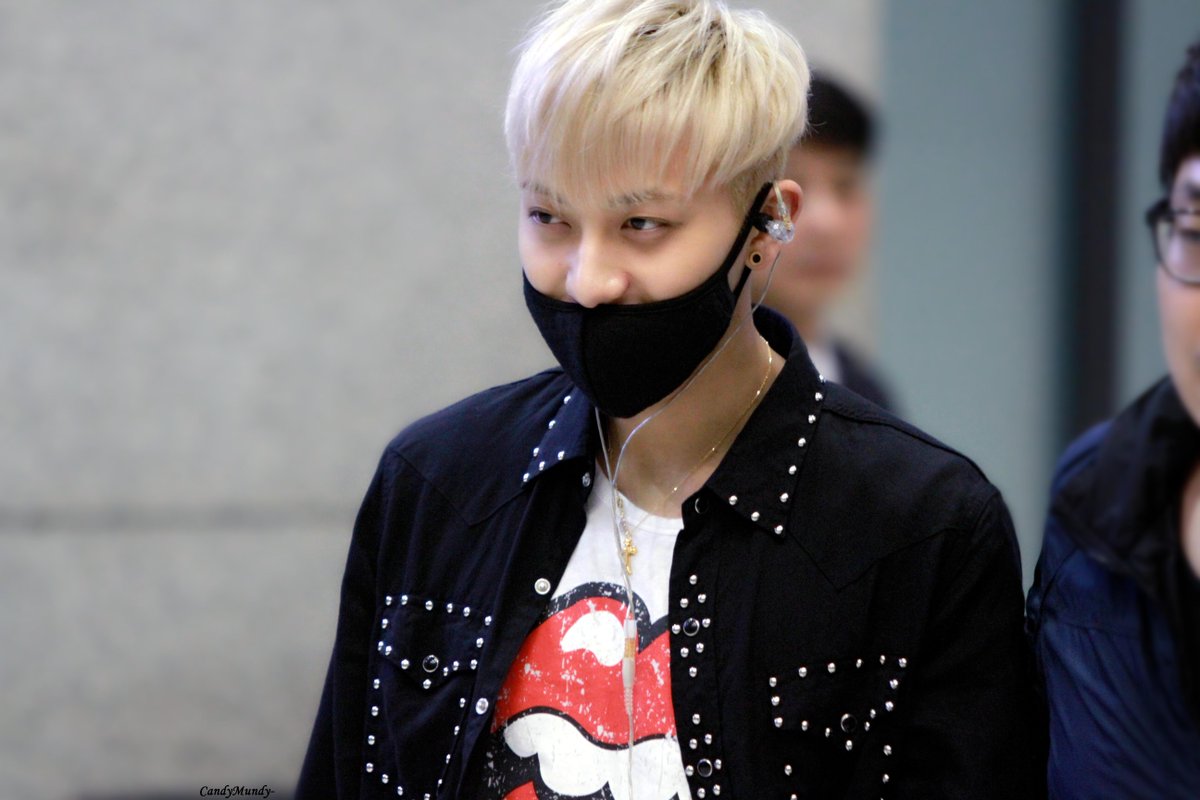 Mundy6894's tweet photo. 150322 ICN arrived  1 month T T I want to see u http://t.co/nK6UochtYW
