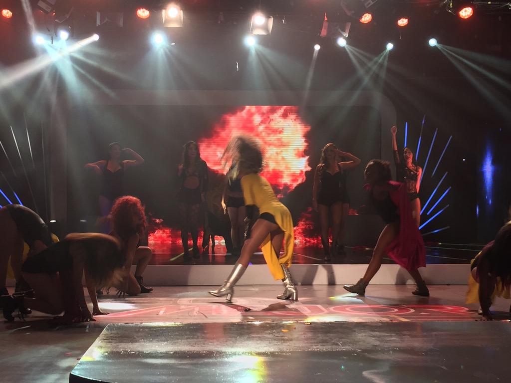 tcsoyelmejor's tweet photo. Da RT | Disfruta de LAS MEJORES fotografías del show de #JasuVIP. ¡Qué buena presentación! Solo en #MeGustaLoMejor. 👏 http://t.co/5HnCMO7Nps