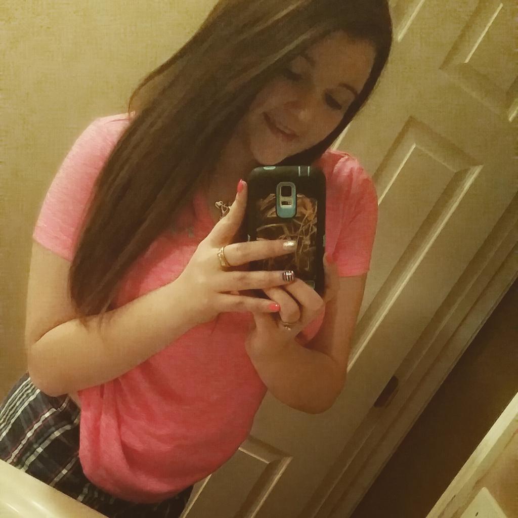 MccarrollLexi's tweet photo. So once again things didn't work out. I give up on finding love. Now I'm going to prom with my best friend :/ http://t.co/GjNU83dYRN