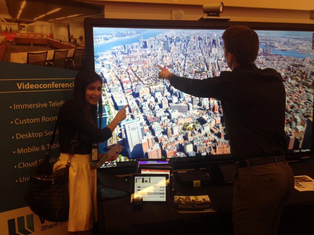 FavierAoife's tweet photo. Lynn showing me an eagle's virtual view of NYC #ABPM @ABPM @LynnGhulam http://t.co/ItyF6uRh45