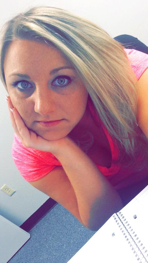 amyrenea11's tweet photo. When you've had 1 hour of sleep but still have to work. http://t.co/30au98i12Y