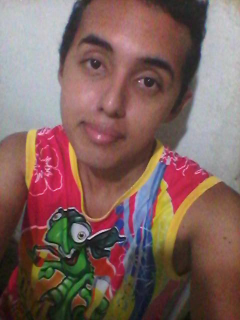 jonatascamelo_'s tweet photo. Minha cara nesse momento: quero dormir mas essa prova de amanhã não me deixa. ¬¬ #NoFilter #NoMackup #kkkk http://t.co/nQL8Iwnn6J