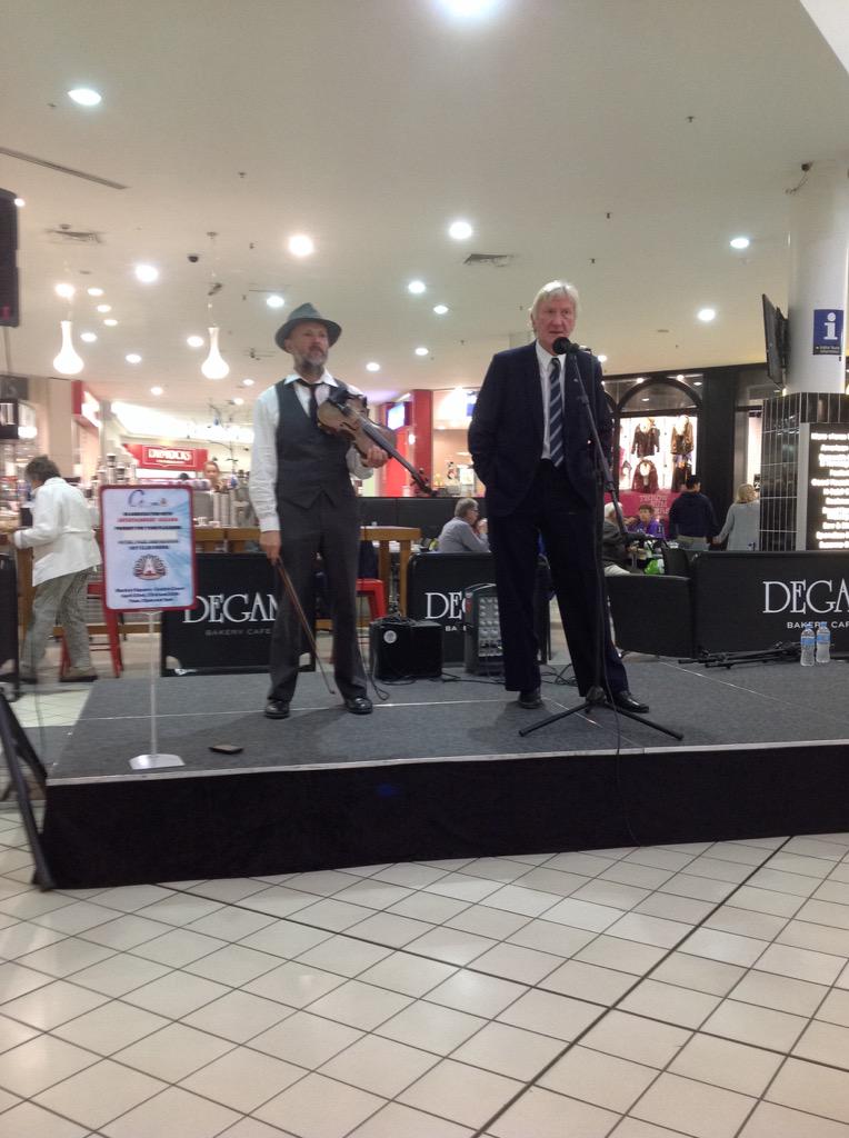 Colin Mockett introducing Phill from <a href="/hotclubswing/">檸檬クッキー</a> <a href="/MarketSquareSC/">Market Square SC</a>