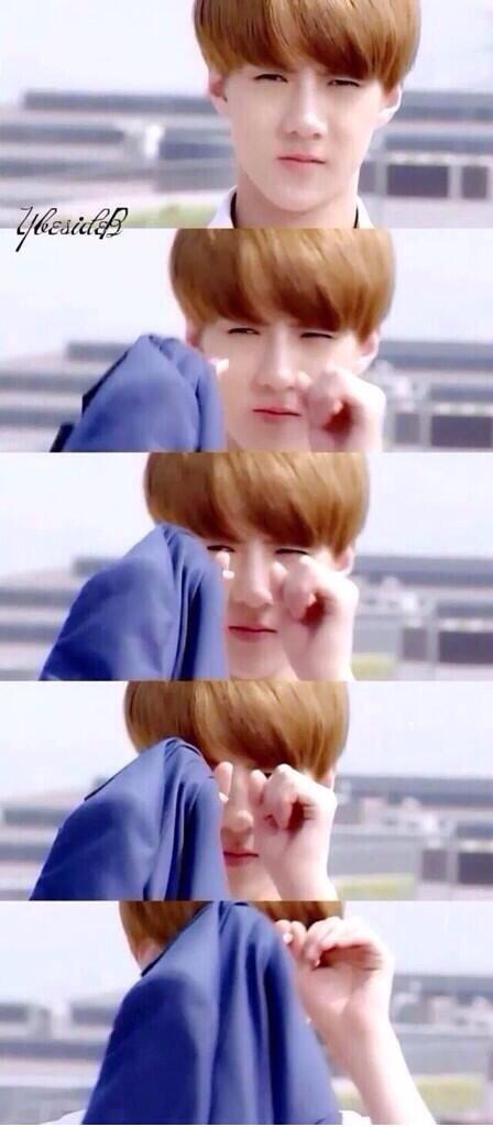 exoaam's tweet photo. cr:EXOXOKIN 
ルハニヒョン！しぅちゃんしぅちゃん言ってると僕泣いちゃいまとぅからね！ いいんでとぅか？ 泣いちゃいまとぅよ！ え〜ん>_ http://t.co/RltkkWUmAV