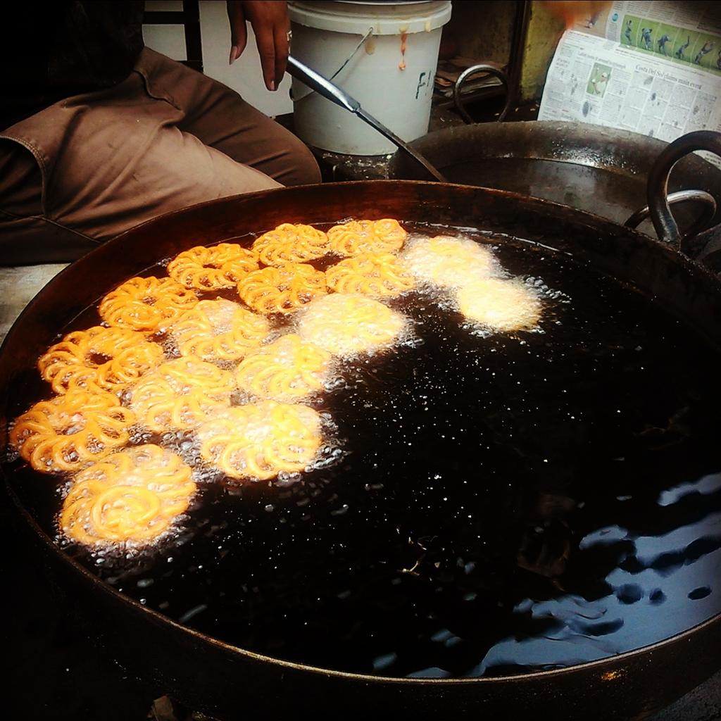 WeAreHyderabad's tweet photo. #GoodMorning #Hyderabad!! :-)
Its #breakfast time ;-)
Dosa and jalebi is my pick.. What's urs today?
#NeverSkip http://t.co/s093m77YI1