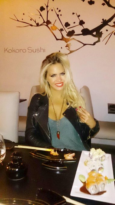 Disfrutando el sushi con @GiuliMaglietti en @kokorosushi ???? http://t.co/5OeWtIqfcL