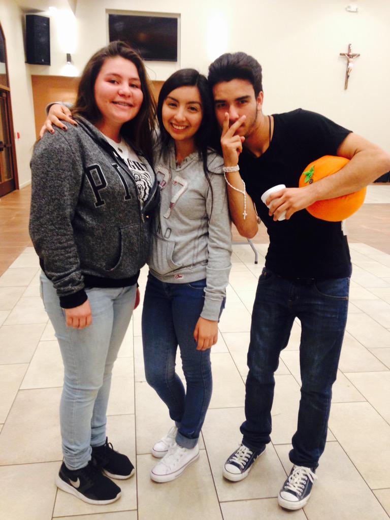 AguilerAlyssa's tweet photo. Honestly can't ask for a better family 💖💒🙌🏼🙏🏼 #SRYM http://t.co/PJTbG7GtiF