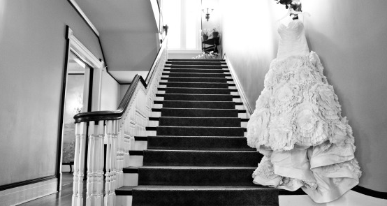stylemepretty's tweet image. Drooling over this D’Anelli Bridal dress:
stylemepretty.com/colorado-weddi… 
Photo: David Lynn