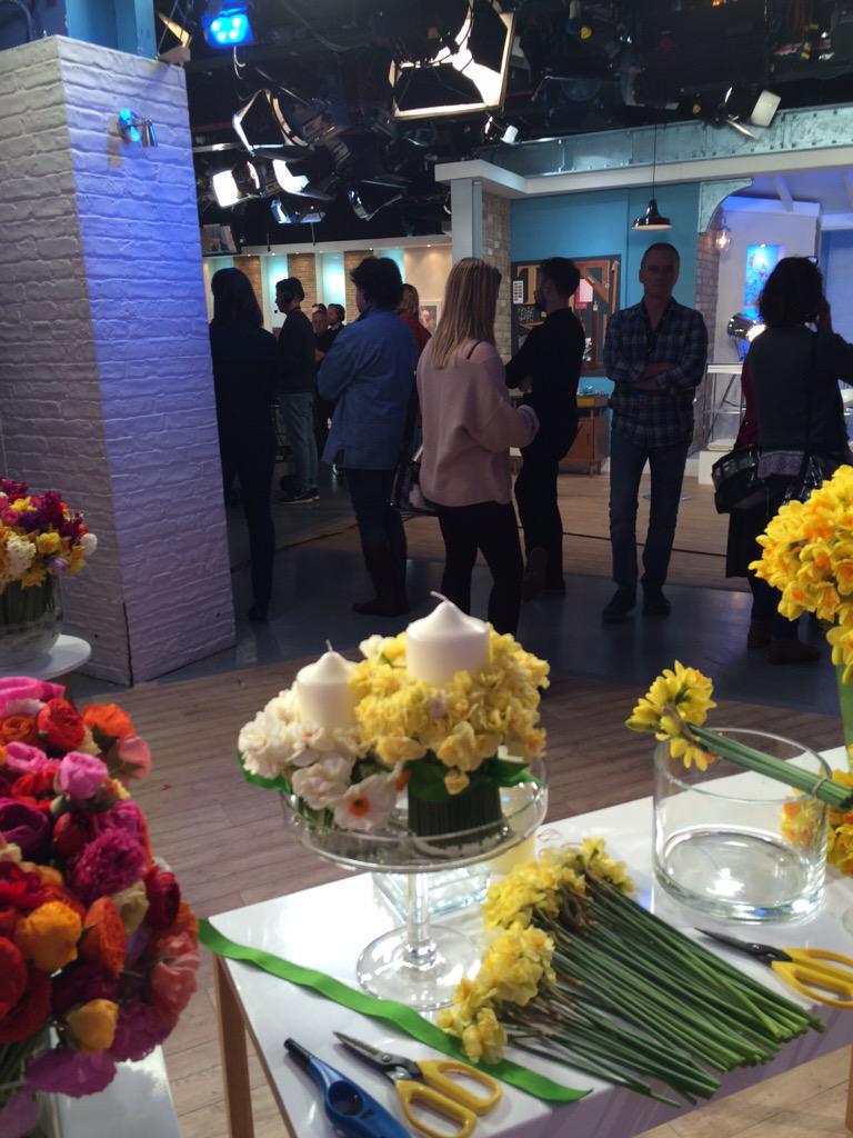 SimonLycett's tweet photo. All set on set @ITV @itvthismorning #britishflowers #Simonsaysflowers #spring #local #seasonal #@ArlingtonTalent http://t.co/rlQtziMYPG