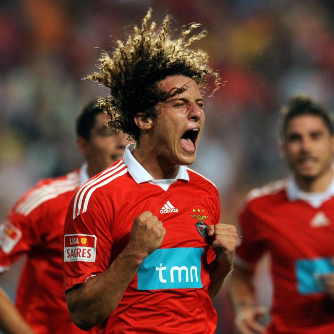 Parabéns, Happy 28th birthday, David Luiz!
Joyeux anniversaire, David Luiz! 