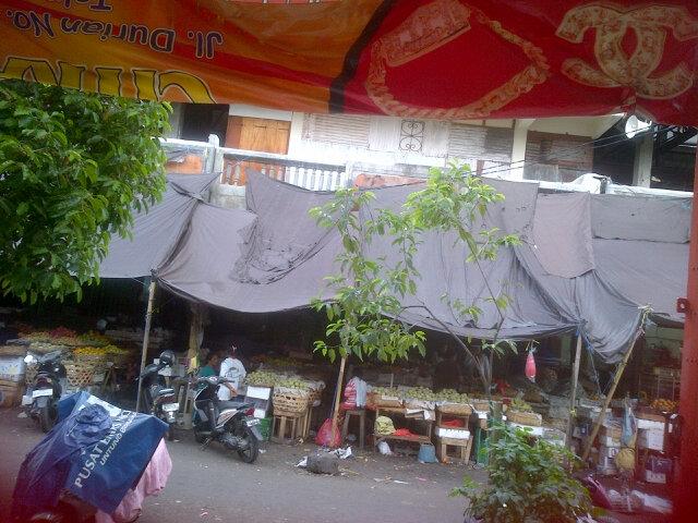 yullyanaF's tweet photo. Ga punya waktu.. Hari2an jaga Toko.. Bosen :) tapi kalem aja http://t.co/QDKh3Y2ECg