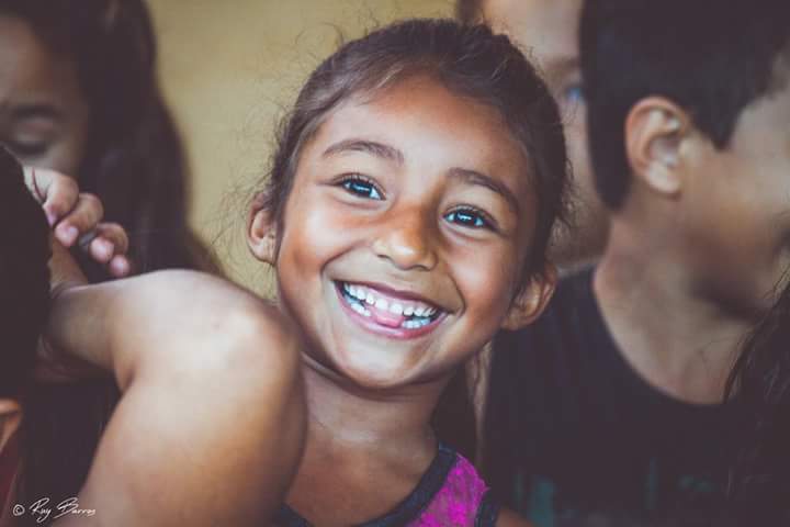 CariciaFugaz's tweet photo. Buenos días, es abrazarte a una mirada cómplice y contagiarte con su sonrisa. 

Foto: Ruy Barros http://t.co/m2HVOKWYIn