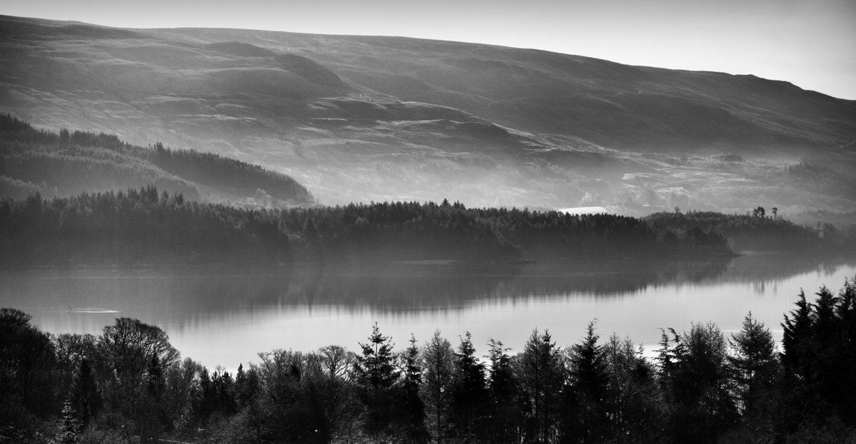 Morarduncan's tweet photo. beautiful dat at The Corries, great day for #SUP  or #wakeboading, equipment hire is available @LochLomondWake . http://t.co/pvIBKNe1uL