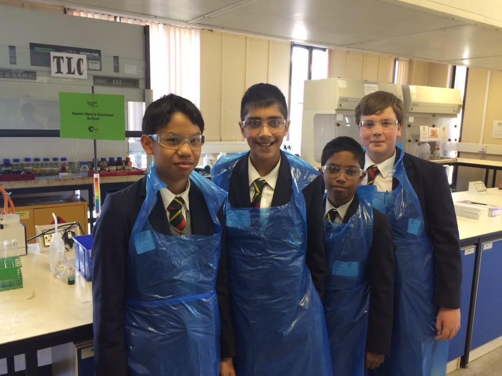 QMGSChemistry's tweet photo. Salters Festival of Chemistry 2015, the challenge begins! @qmgs1554 http://t.co/4PPyQMKcQd