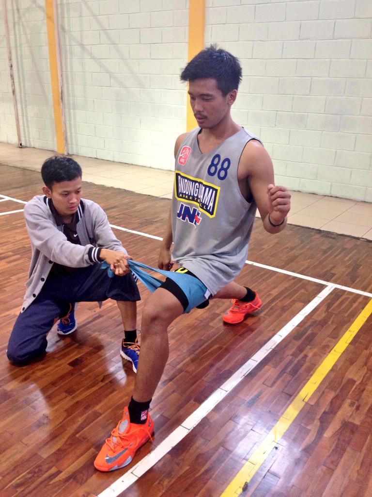 Penguatan kaki bagian paha <a href="/augustalutfi/">Lutfi Augus</a> ,yg dibantu o/ <a href="/hmzharfn/">Arfian Hamzah</a> dr <a href="/physiopreneur/">Sport Physio Clinic</a>