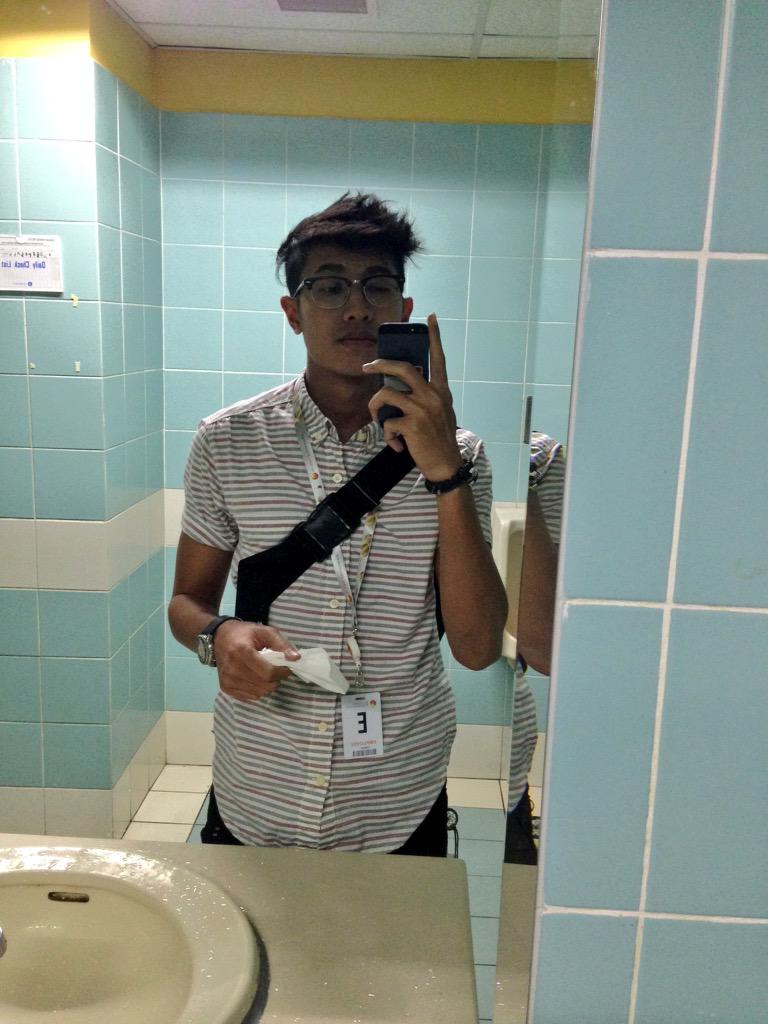 AripTompeL's tweet photo. #AttachmentSucks because it's programming stuffs. http://t.co/5I5FmiEwD5